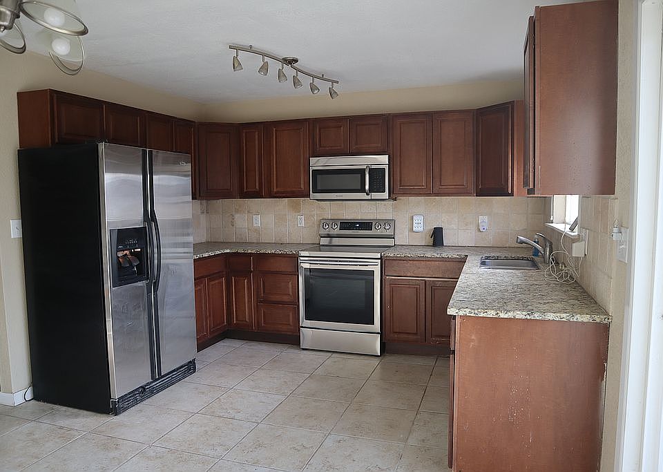 Kitchen with new Oven/Stove