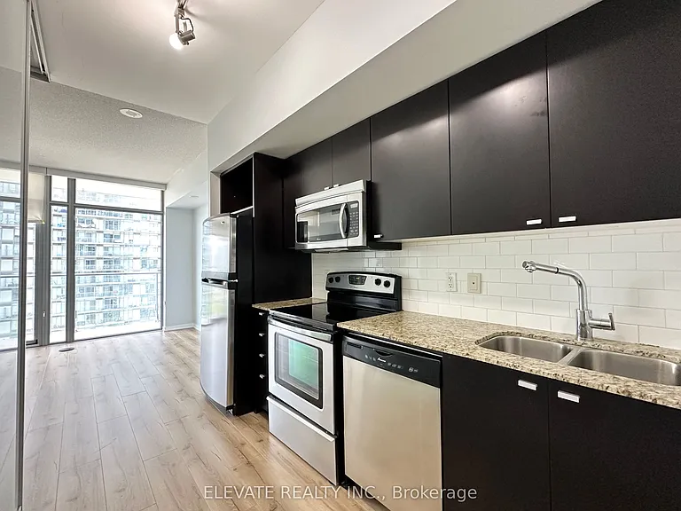 103 The Queensway #1110 — Photo 3