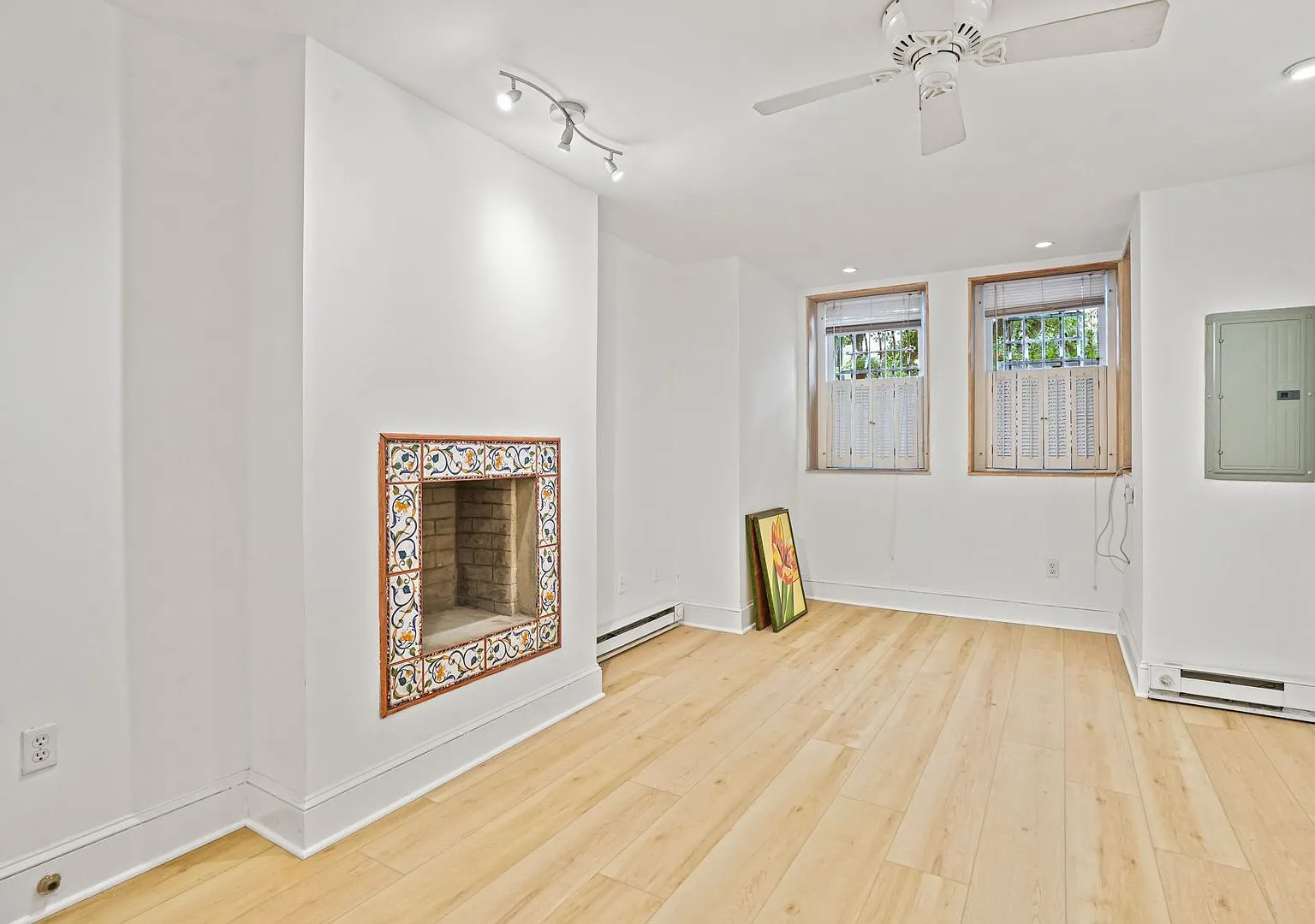 Adams Morgan Basement Studio | Original Character | Excellent Light — Photo 1
