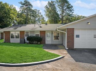 11 Guilford Ct UNIT B, Ridge, NY 11961