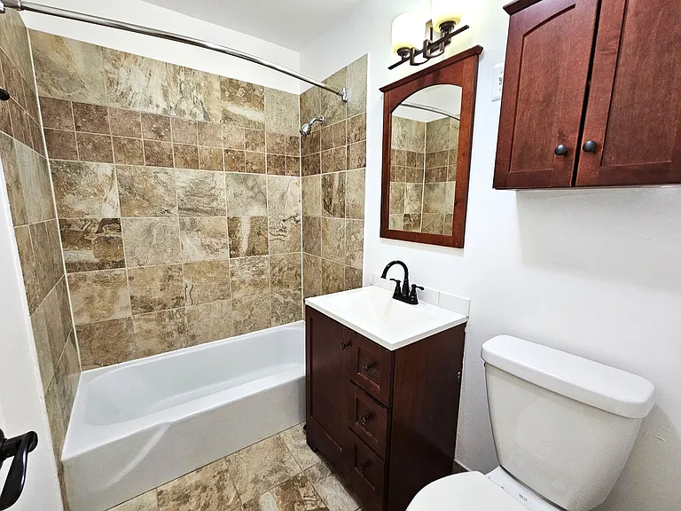 2250 N Lincoln Ave #409 — Photo 2