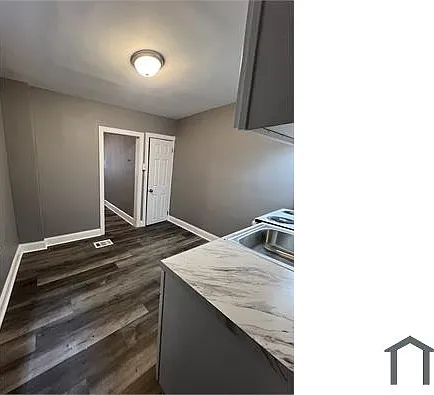 3 bed, 1010 sqft, $1,788 — Photo 3