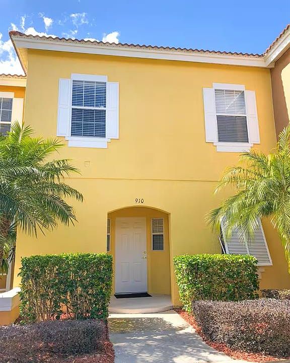 1st image of 910 Park Terrace Cir