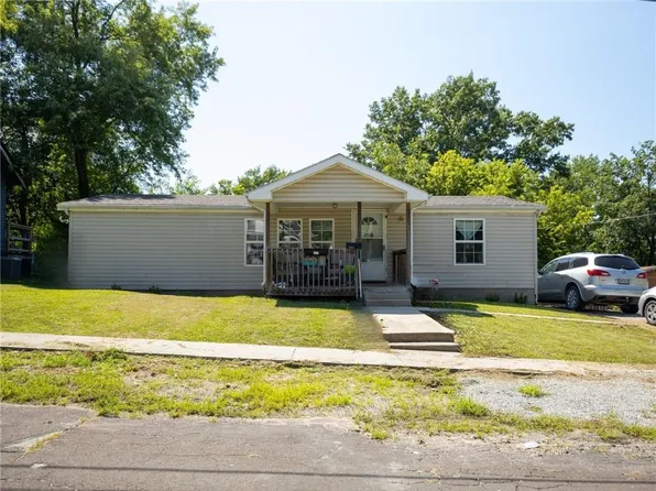1611 Bolser St, Trenton, MO 64683
