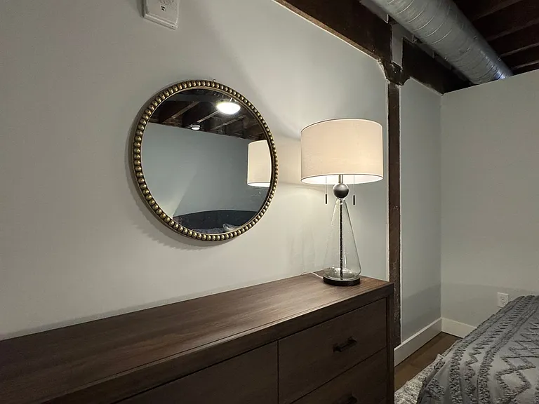 Hotel Street Apartments — Photo 7