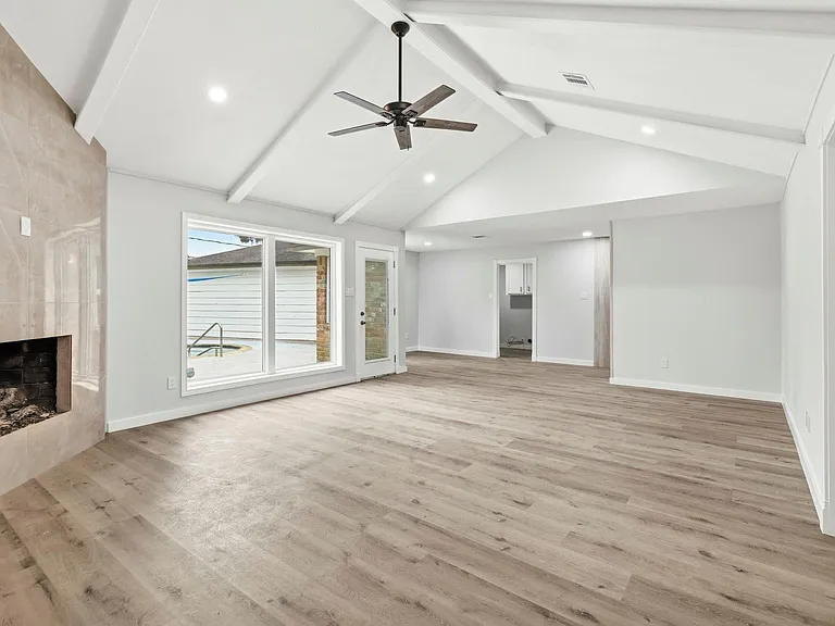 15215 Parkville Dr — Photo 35