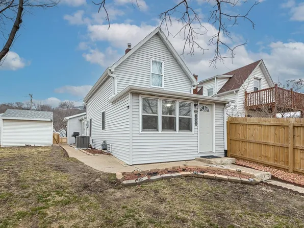 1693 Garfield Ave, Dubuque, IA 52001