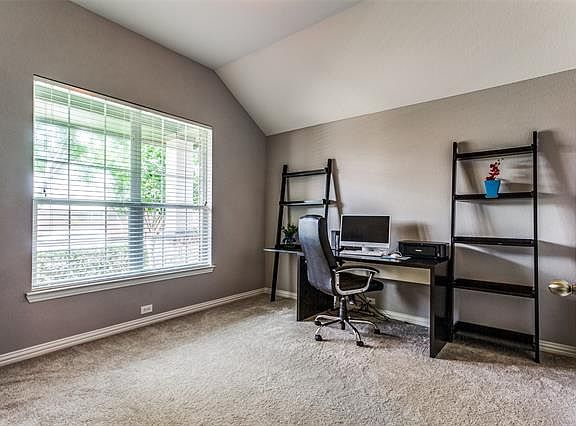 5th image of 318 Highland Meadows Dr