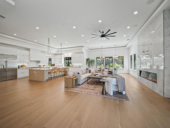 4th image of 726 Sundahl Dr