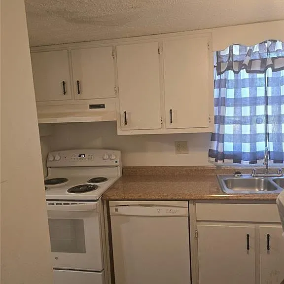 2230 Kings Gate Cir #D — Photo 5