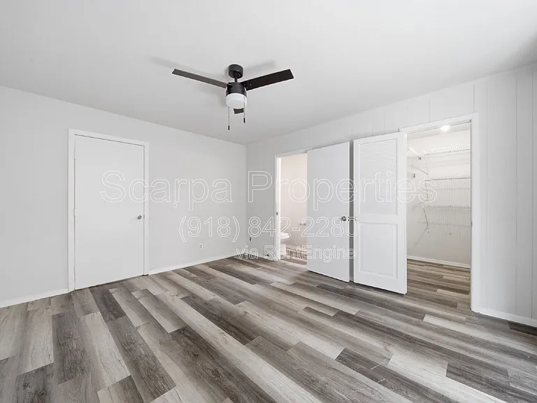 4530 E 6th St — Photo 17