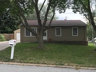 3 bed, 925 sqft, $2,200 — Photo 2