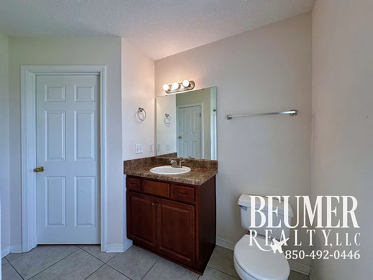 136 Carrier Dr — Photo 21
