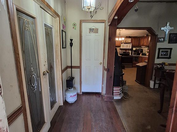 2nd image of 1395 Elm Rd