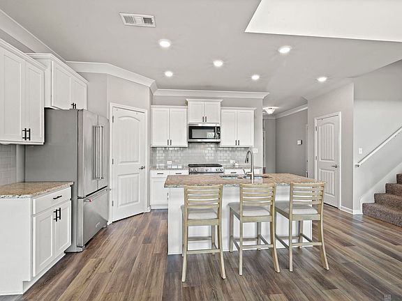 3rd image of 40157 Reese Ln