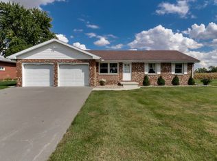 24 Janice Ave, Le Roy, IL 61752