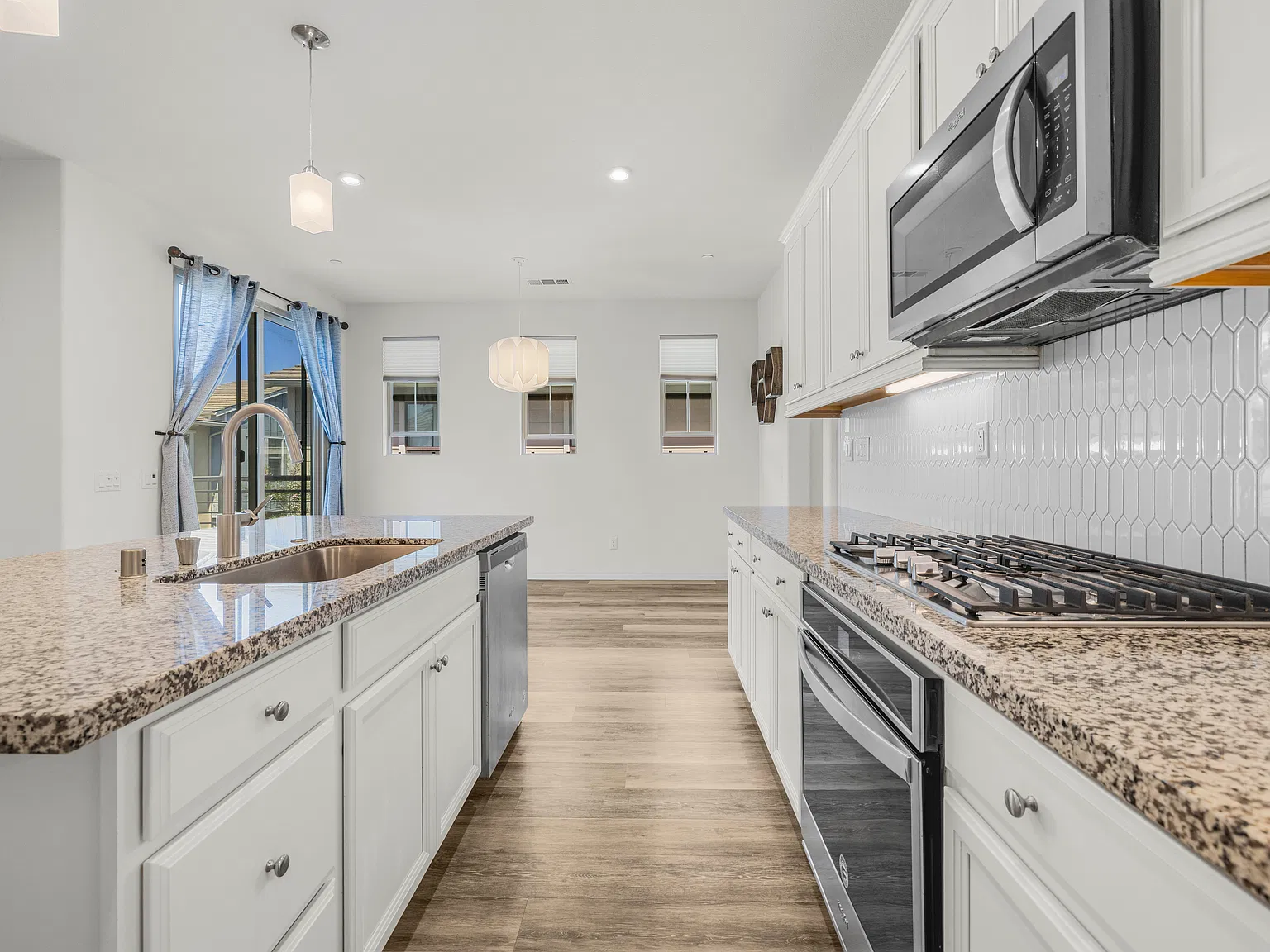 2 bed, 1497 sqft, $3,900 — Photo 3