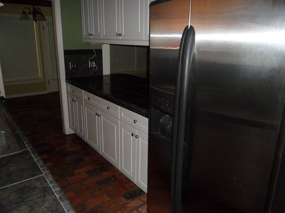 3rd image of 211 Oakland St