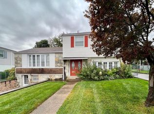 806 Regina St, Philadelphia, PA 19116
