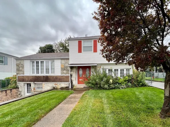 806 Regina St, Philadelphia, PA 19116