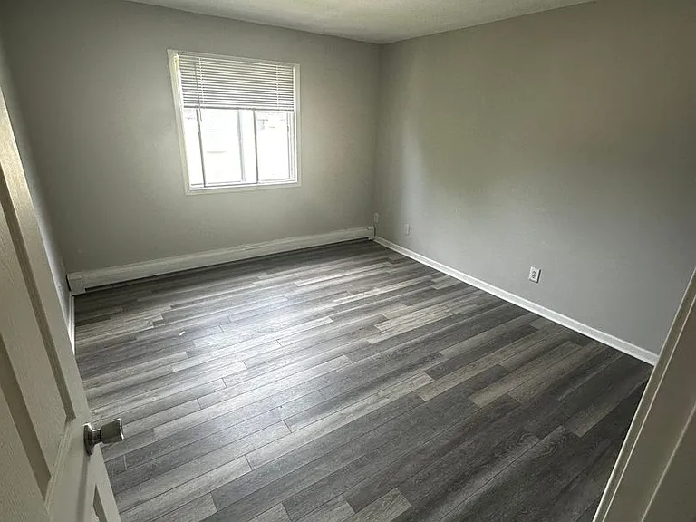 810 Payton Ave — Photo 4