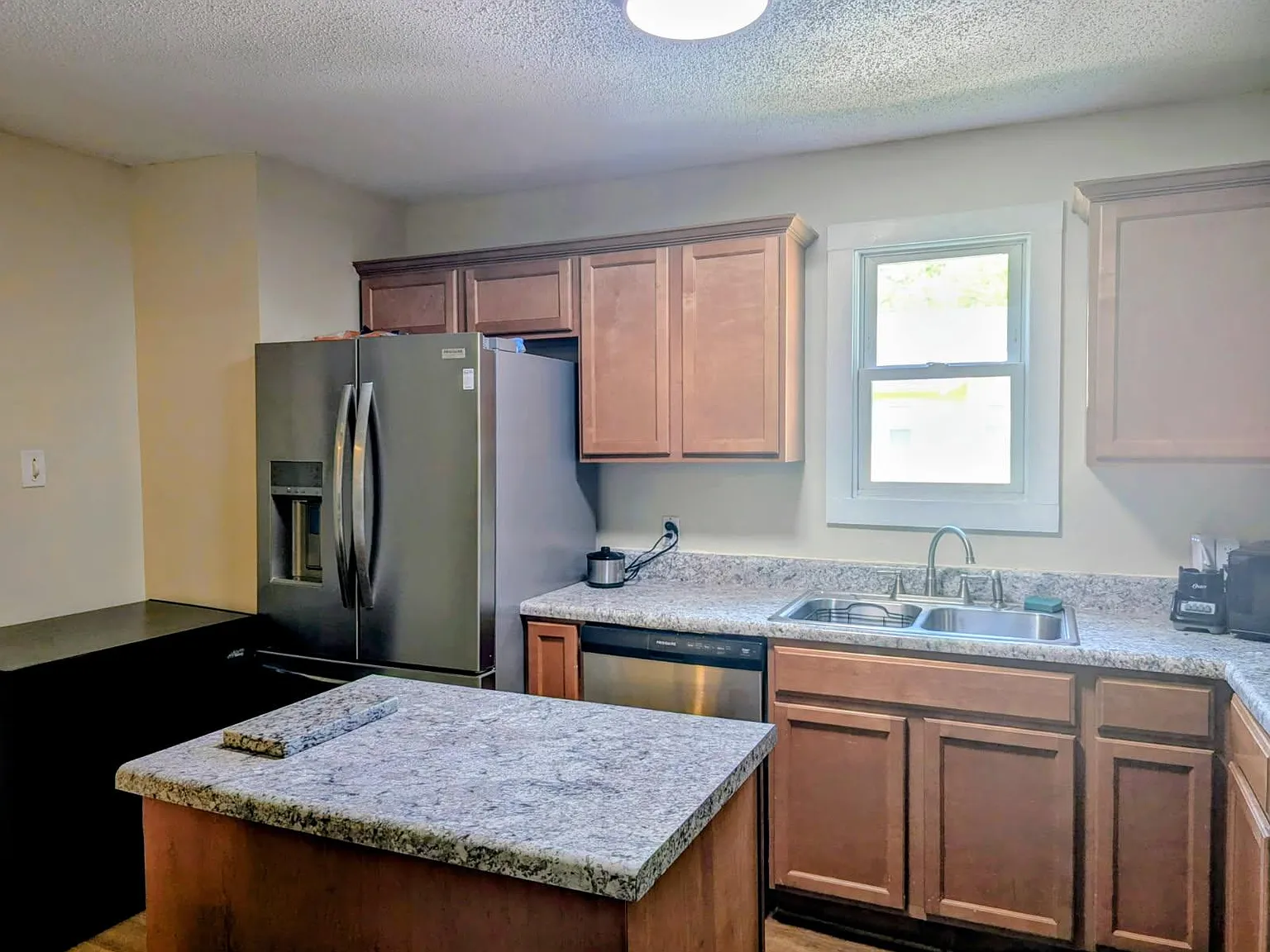 4 bed, 2.5 bath, 1804 sqft, $832 — Photo 3