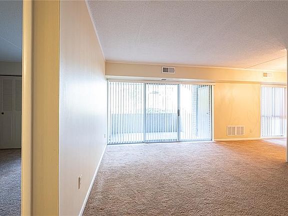 4th image of 4103 Charlemagne Cir