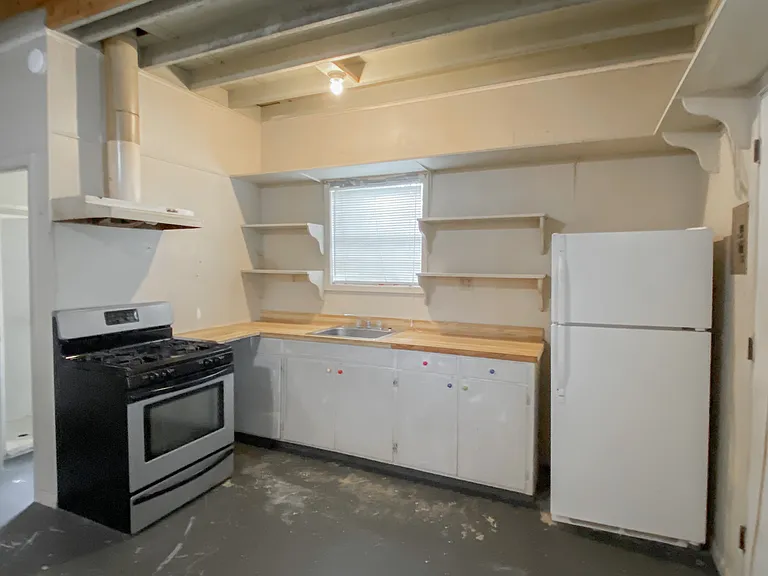 533 W Sallier St #B — Photo 4