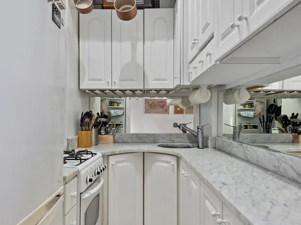 225 Central Park West image 4 of 5