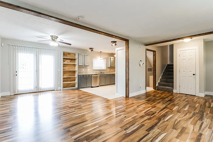 140 Mason Ave — Photo 7