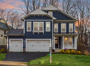 914 Desale St SW, Vienna, VA 22180