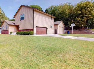 1200 N Wild Turkey Dr, Derby, KS 67037