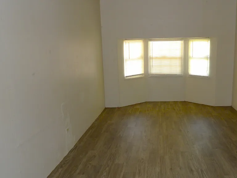 4611 NW Santa Fe Ave — Photo 5