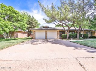 111 Cottonwood Ln, Levelland, TX 79336