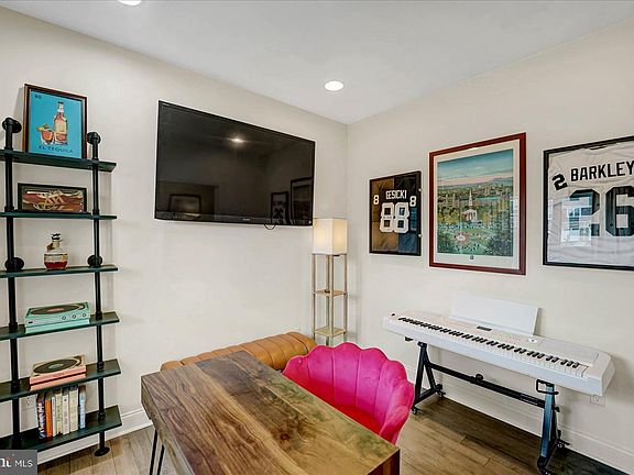 5th image of 121 Aeropointe Ln