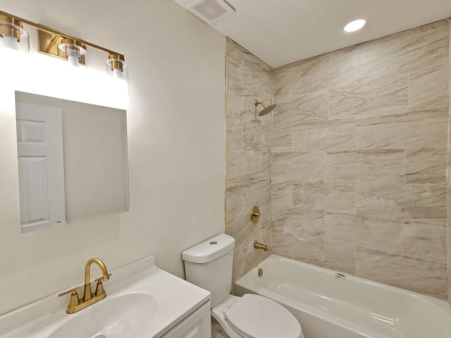 Gorgeous Home Available Now! — Photo 3