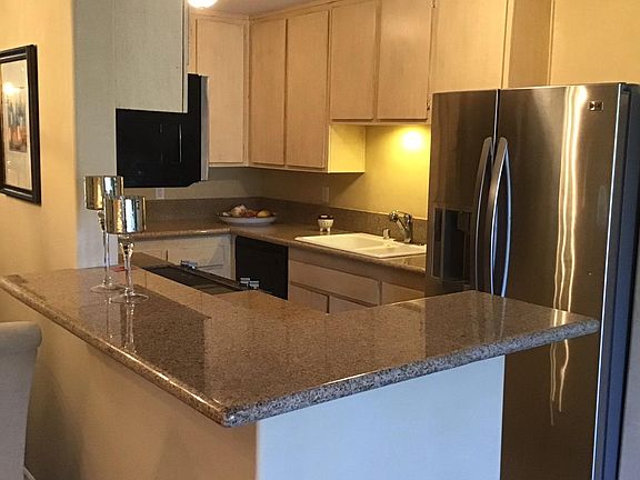 3rd image of 6526 Ocean Crest Dr APT A211