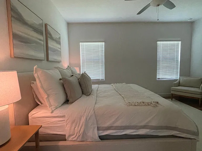 King Sz bed master room
