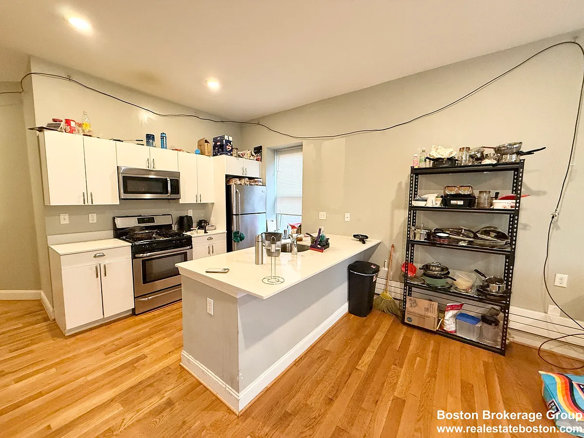 Building Photo - 301-305 Dudley St #3