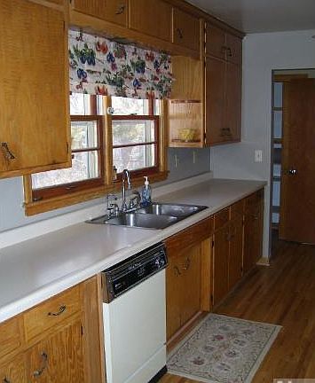 4th image of 311 Wyoming St E