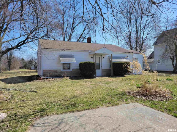 1225 Maple Ave, Macomb, IL 61455