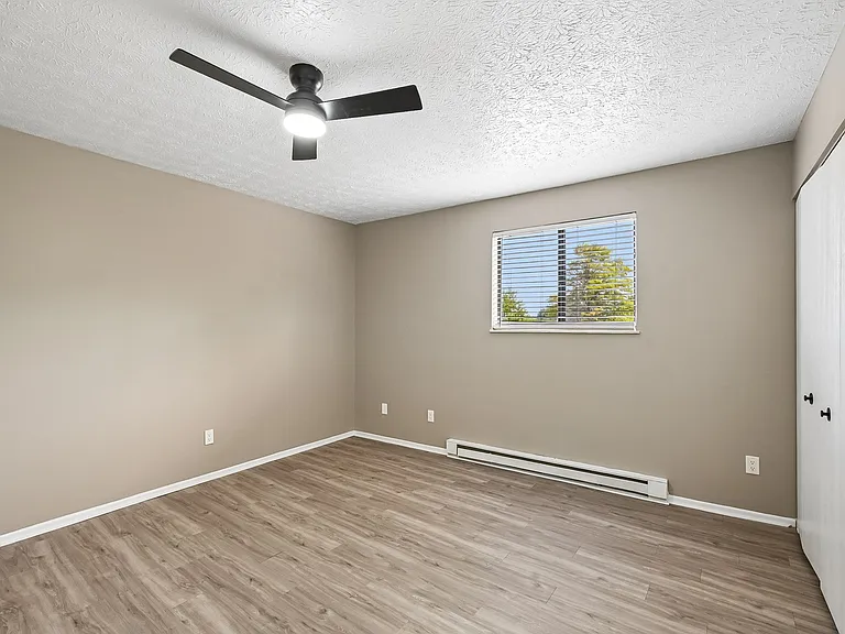 Abbington Village Apartments — Photo 13