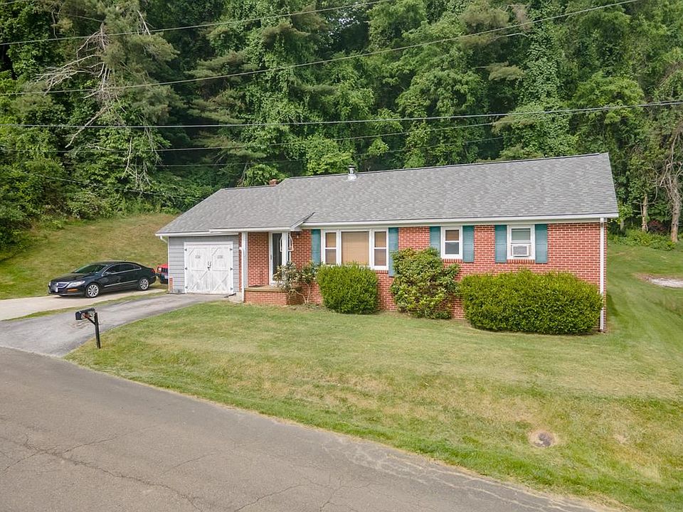 1st image of 108 Brookwood Dr