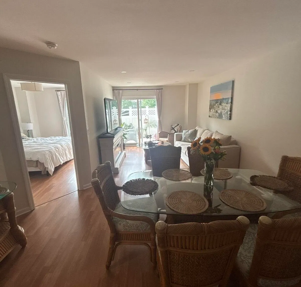 1 bed, 806 sqft, $2,200 — Photo 2