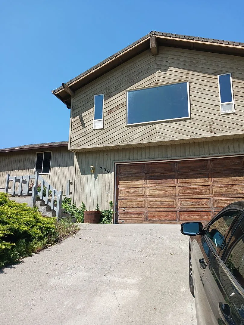 708 Highland Dr — Photo 1