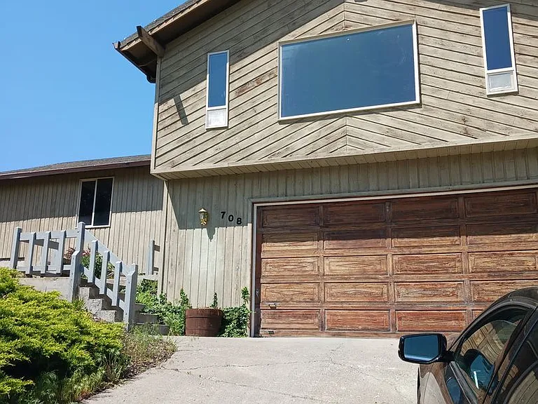 708 Highland Dr — Photo 1