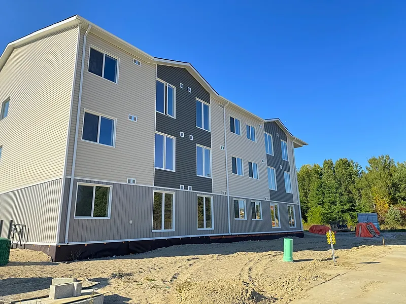 Penetang Shores Apartments — Photo 1