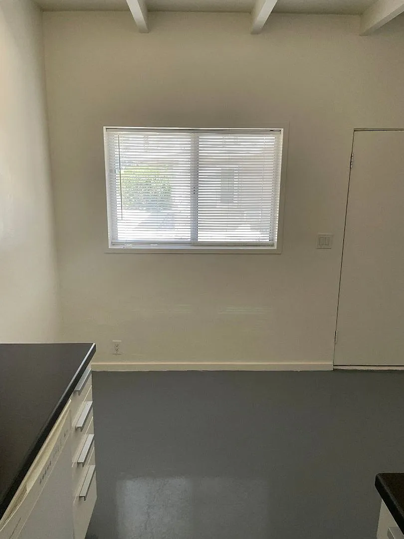 540 S Mountain View Dr — Photo 3