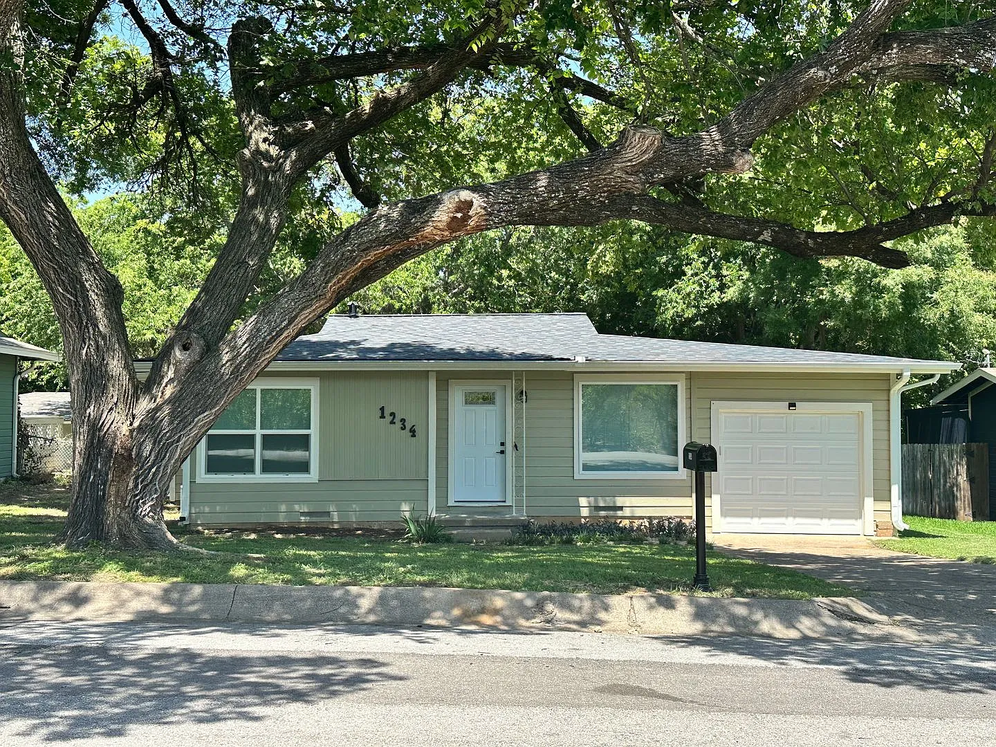 1234 S Brazos St. — Photo 1