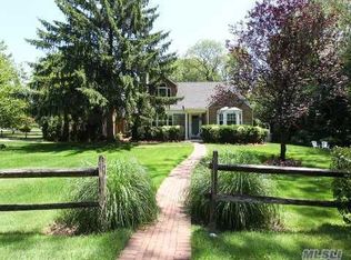 10 Farmview Rd, Port Washington, NY 11050